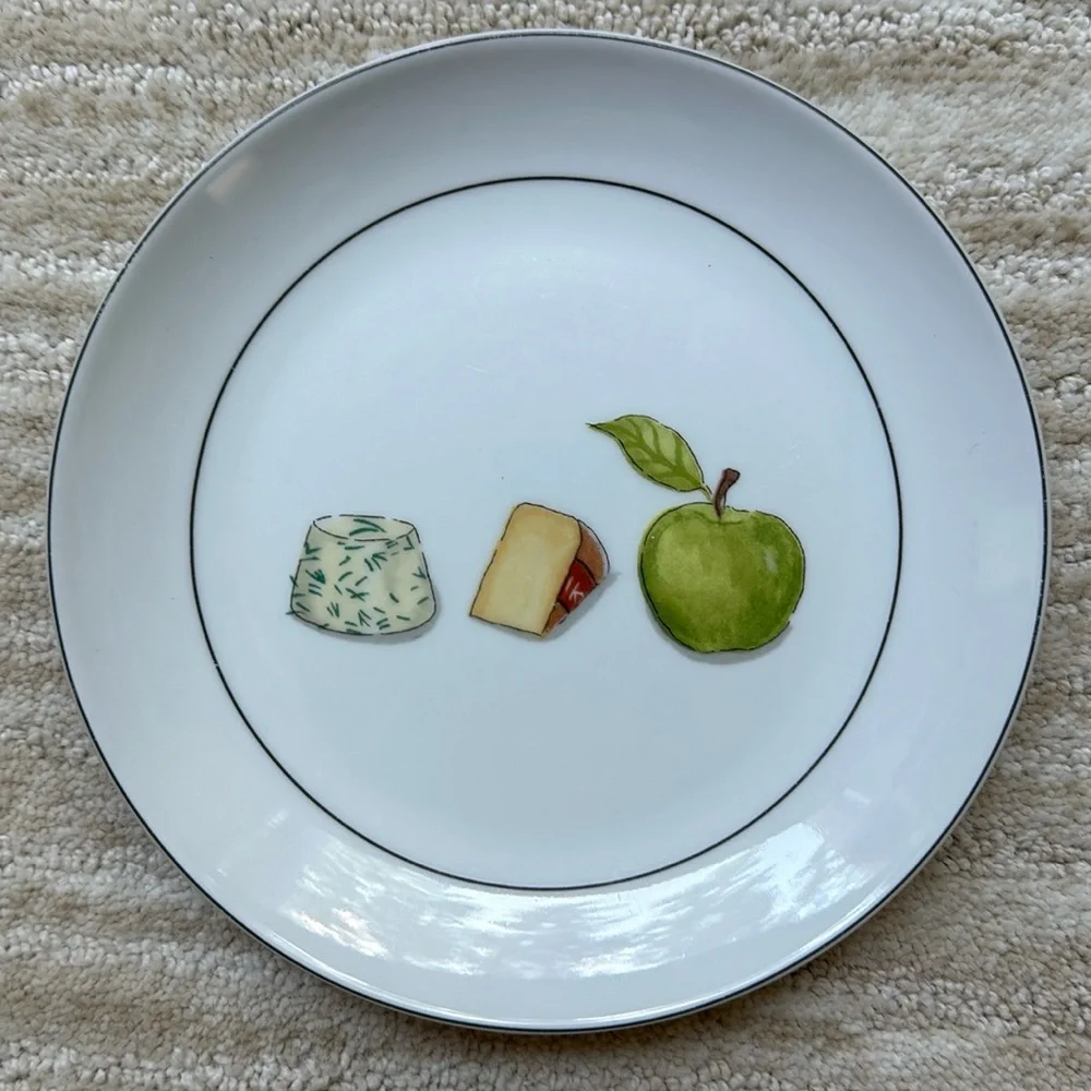Set of 4 Crate&Barrel Nancy Green Fruit From age Appetizer Desert Plates